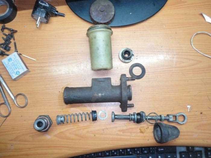 Установка нового цилиндра сцепления