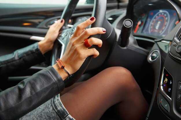 Как избежать травм ногтей во время вождения